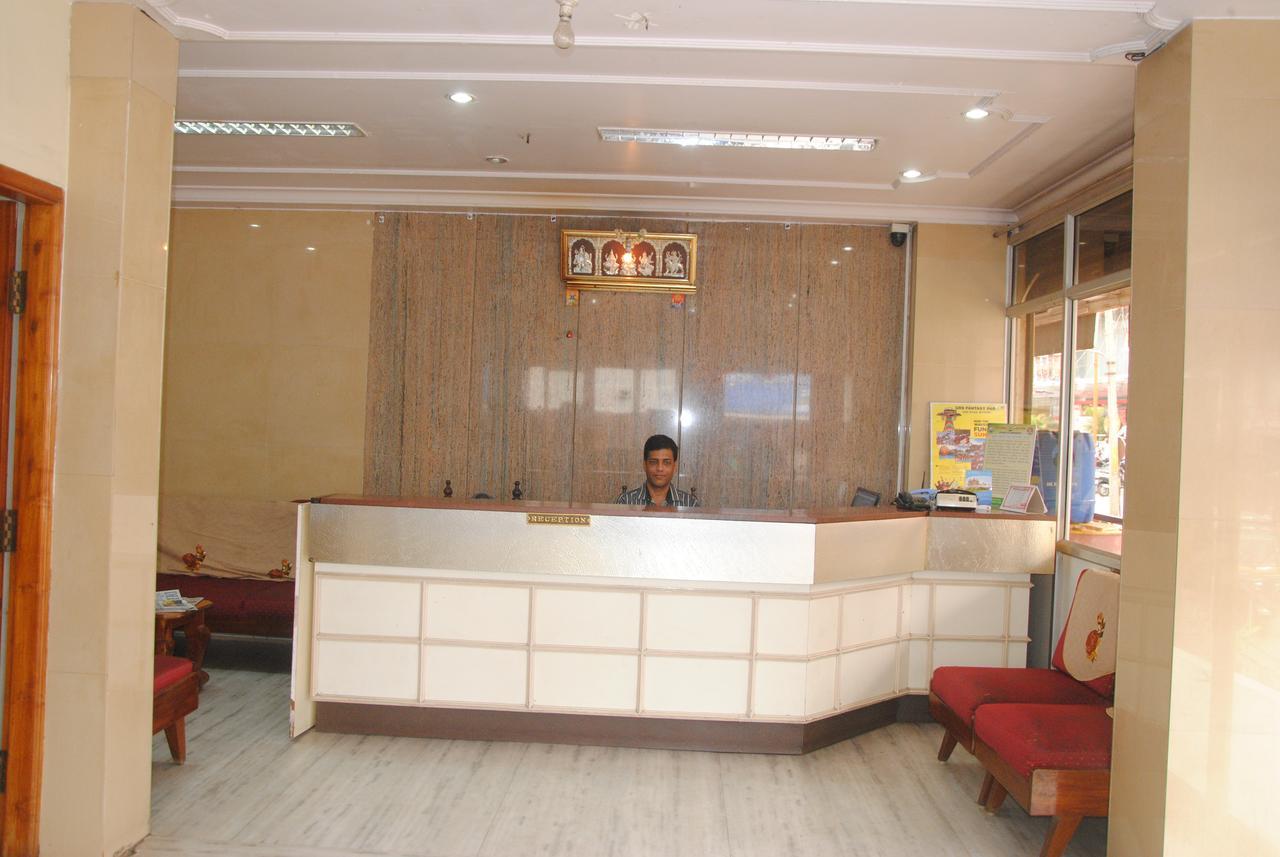 Hotel Sangeeth Lodging مَسّور المظهر الخارجي الصورة