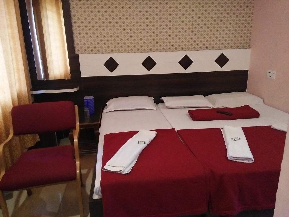 Hotel Sangeeth Lodging مَسّور المظهر الخارجي الصورة