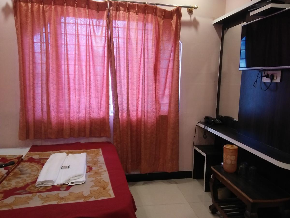 Hotel Sangeeth Lodging مَسّور المظهر الخارجي الصورة