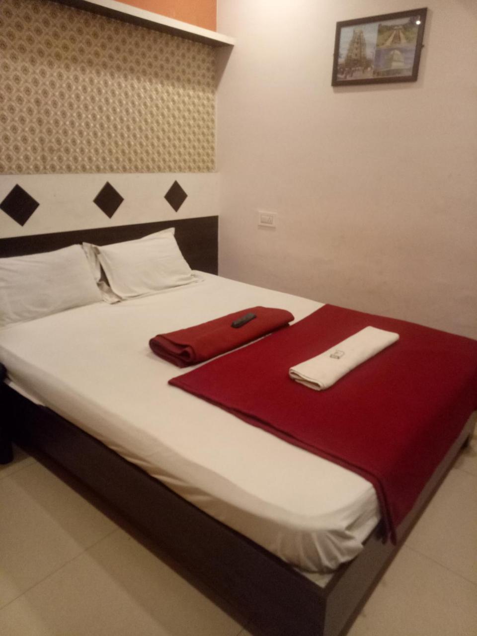Hotel Sangeeth Lodging مَسّور المظهر الخارجي الصورة