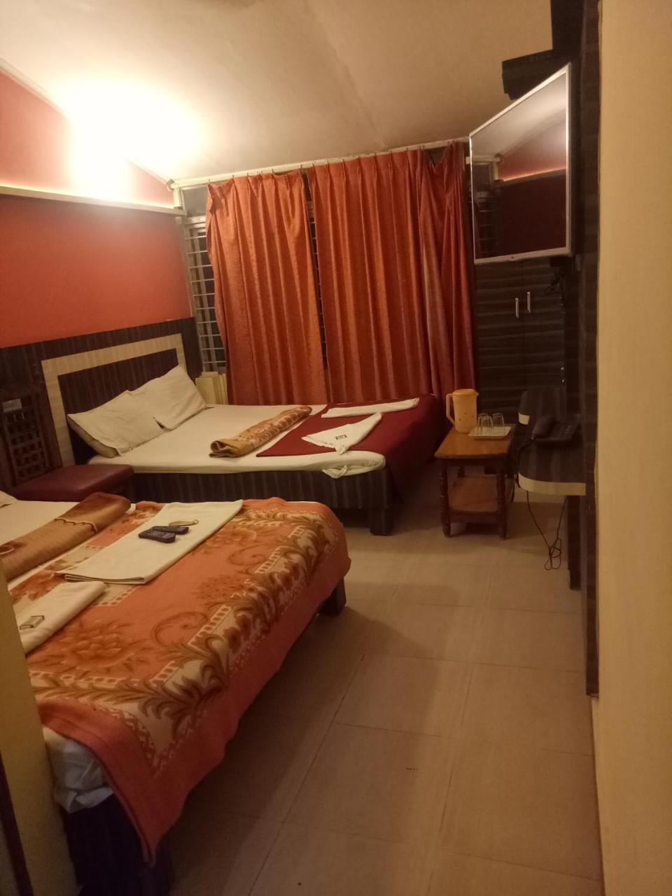 Hotel Sangeeth Lodging مَسّور المظهر الخارجي الصورة