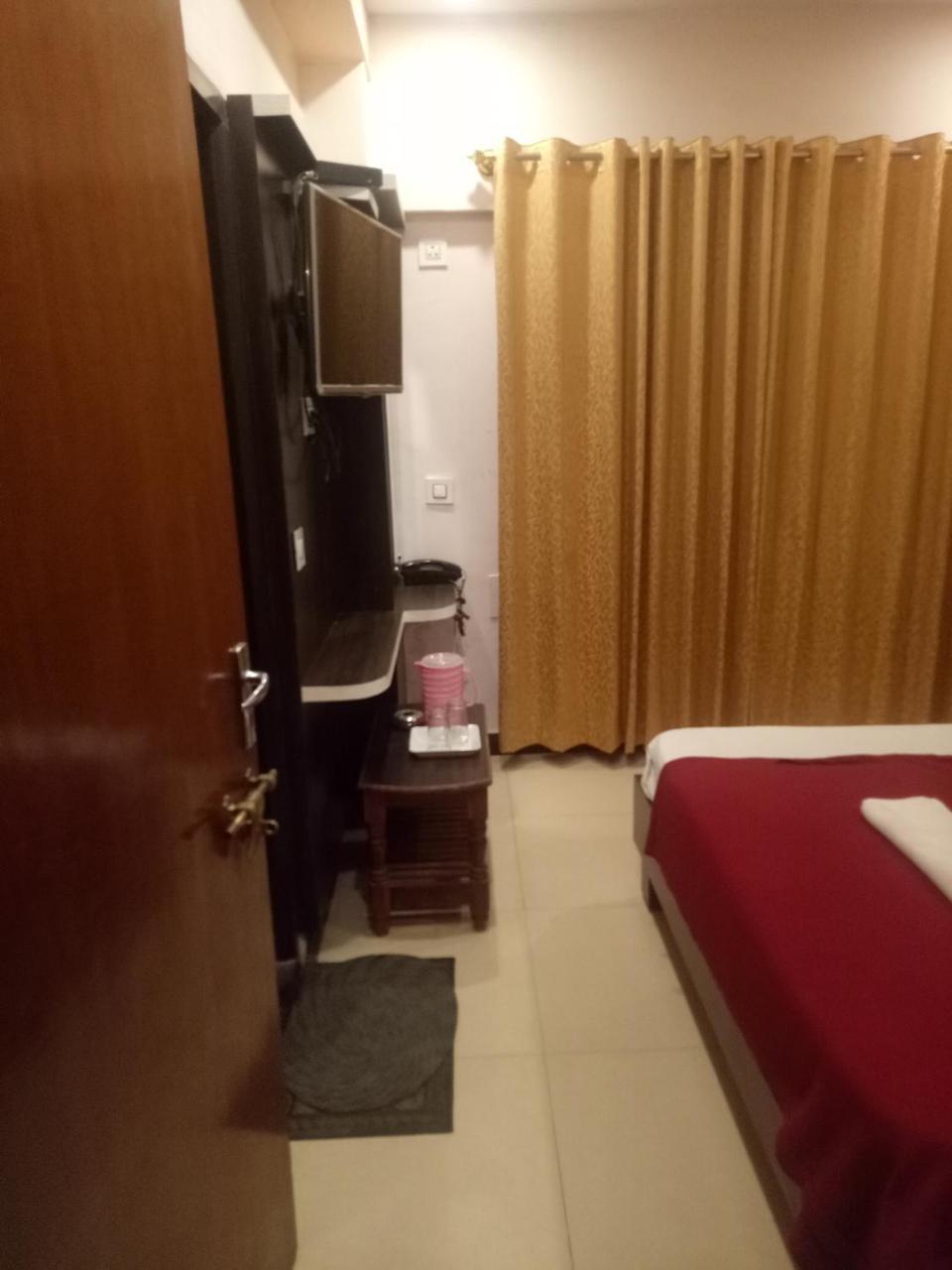 Hotel Sangeeth Lodging مَسّور المظهر الخارجي الصورة