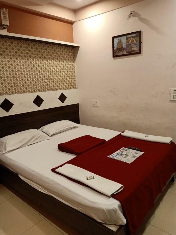 Hotel Sangeeth Lodging مَسّور المظهر الخارجي الصورة